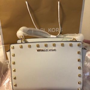 🤍Michael Kors Selma Leather Stud Crossbody🤍